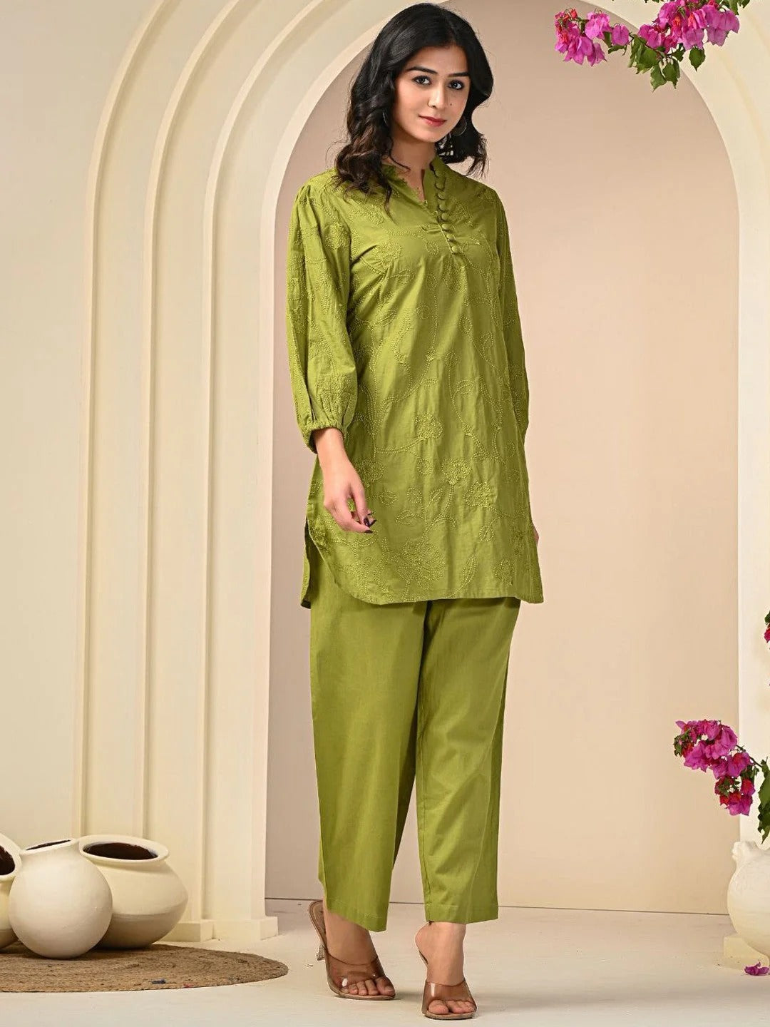 Floral Embroidered Mandarin Collar Tunic With Trousers