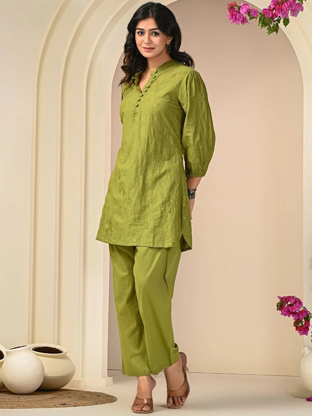 Floral Embroidered Mandarin Collar Tunic With Trousers