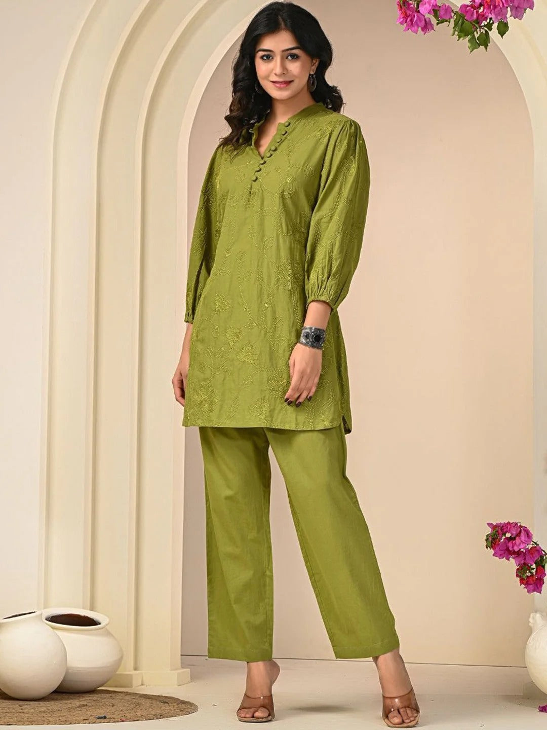 Floral Embroidered Mandarin Collar Tunic With Trousers