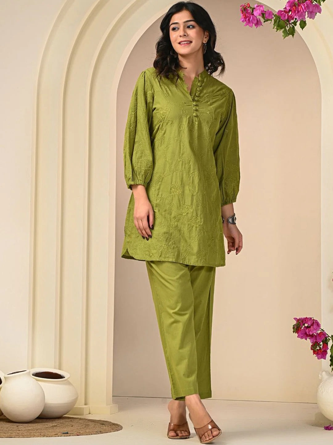 Floral Embroidered Mandarin Collar Tunic With Trousers